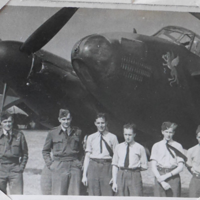 Six airmen in front of a Mosquito
